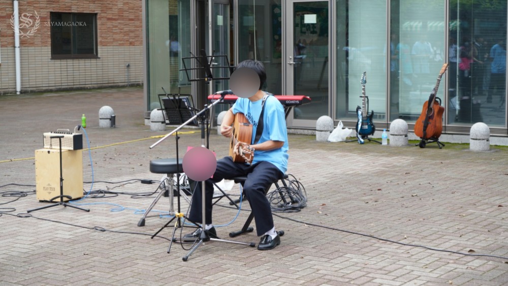 軽音楽部の野外ライブ